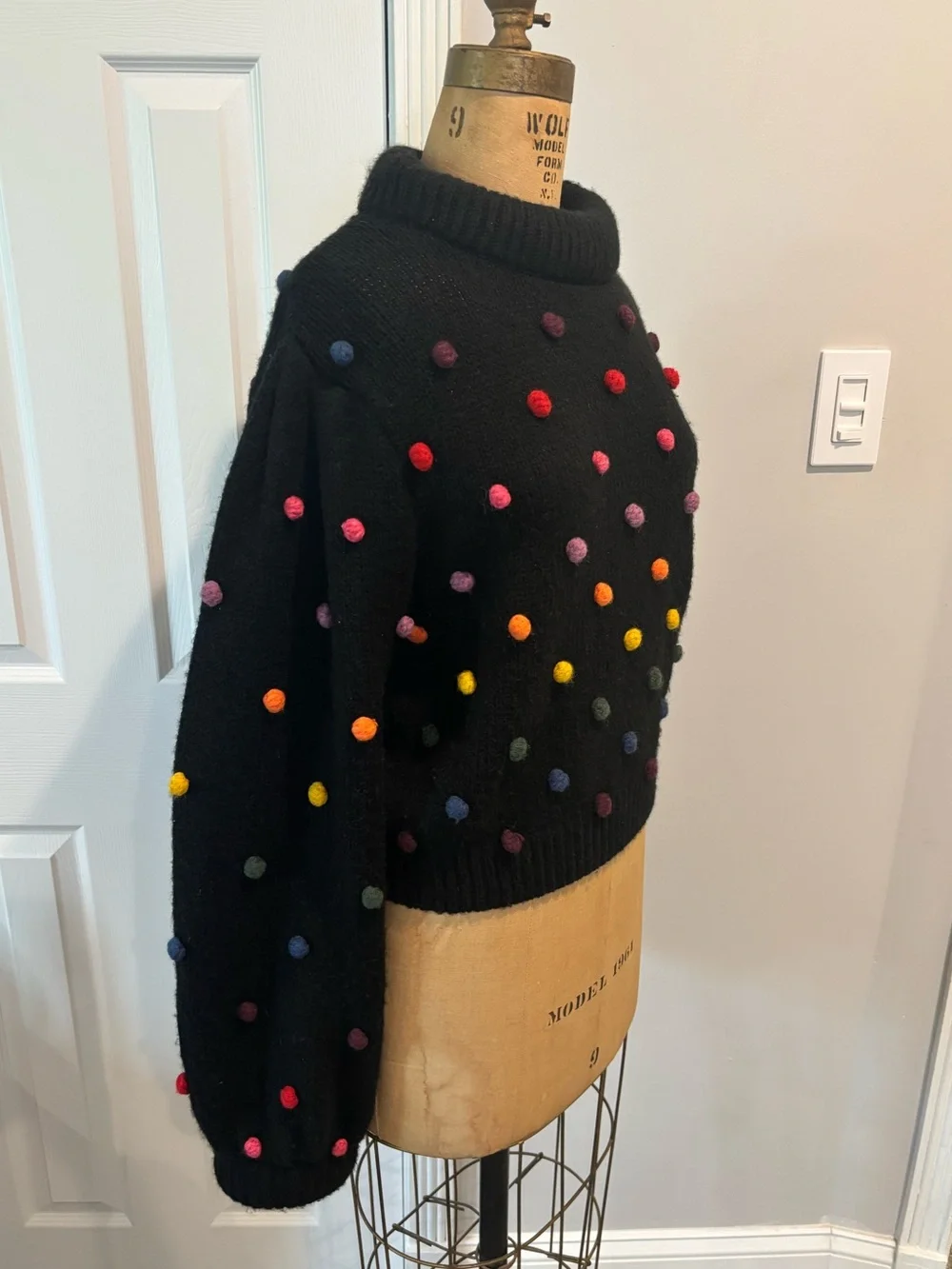 FARM RIO Black Rainbow Dots Pom Pom Cropped Sweater